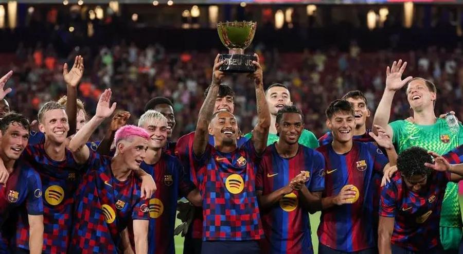 برشلونة يتوج بكأس جوان غامبر عقب فوزه على الأهلي المصري