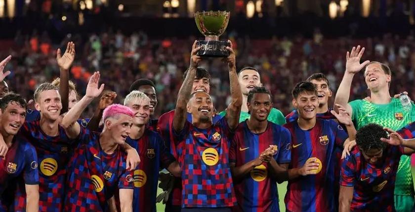 برشلونة يتوج بكأس جوان غامبر عقب فوزه على الأهلي المصري