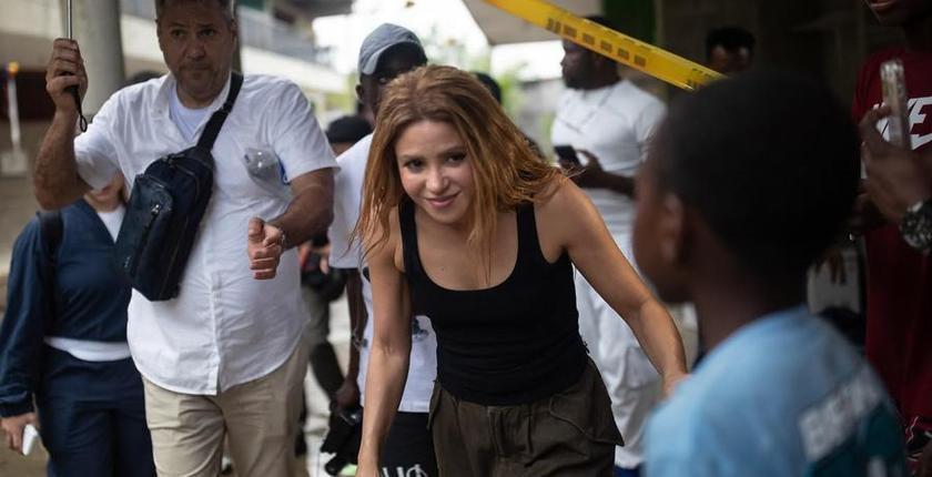 ⴷⴻⴼⴼⵉⵔ ⵜⵎⴻⵙ ⵏ Kulumbya, Shakira ⵜⴻⴼⴽⴰⴷ ⵉⵎⴻⵍⵢⵓⵏⴻⵏ ⵏ ⵢⵉⴷⵓⵍⴰⵕⴻⵏ ⵉ ⵍⵎⴻⵏⴷ ⵏ ⵍⴻⴱⵏⵉ ⵏ ⵓⵣⴻⴽⴽⴰ ⵏ ⵢⵉⴳⴻⵔⴷⴰⵏ.