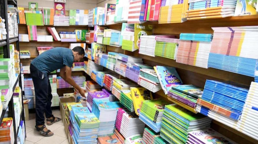 قبل الدخول المدرسي.. الكتبيون يصعدون ضد وزارة التربية