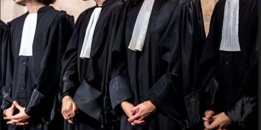 المحامون يقررون مواصلة التوقف عن العمل