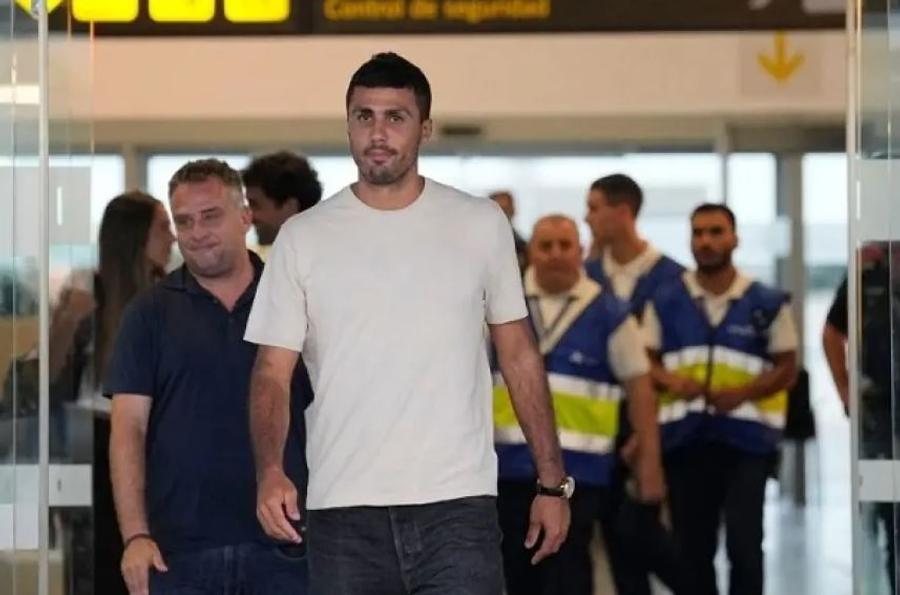 رودري يصل برشلونة تمهيداً لإتمام انتقاله من مانشستر سيتي
