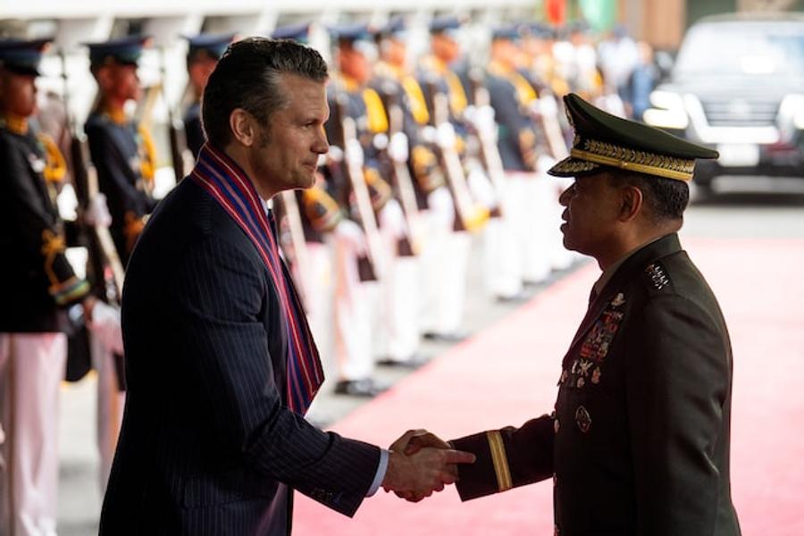 Philippines: Manila reassures on military alliance with the United States despite redeployment to the Middle East