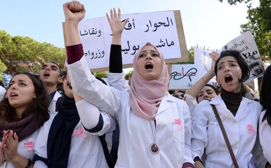 طلبة الطب يهددون بالتصعيد مجددا