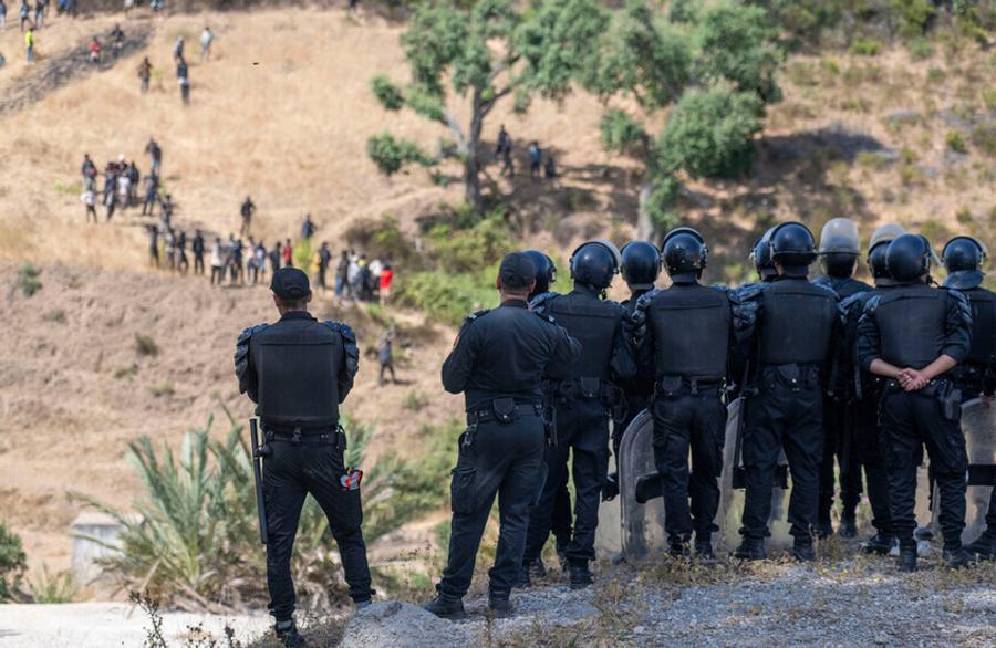 Scabiësuitbraak gemeld onder Spaanse troepen in Ceuta te midden van migratietensions