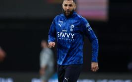 كريم بنزيما يحسم مستقبله مع الهلال