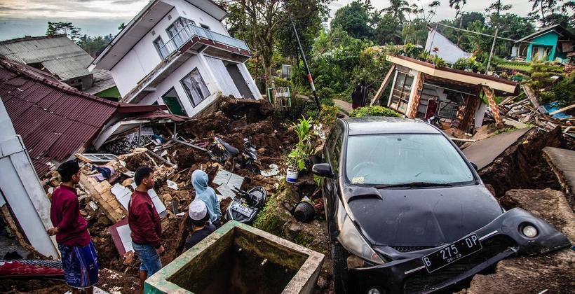 印度尼西亚：弗洛雷斯地震造成100人死亡，超过18万人被迫迁移