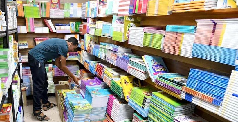 الكتبيون يراسلون الداخلية لإنهاء فوضى بيع الكتاب المدرسي
