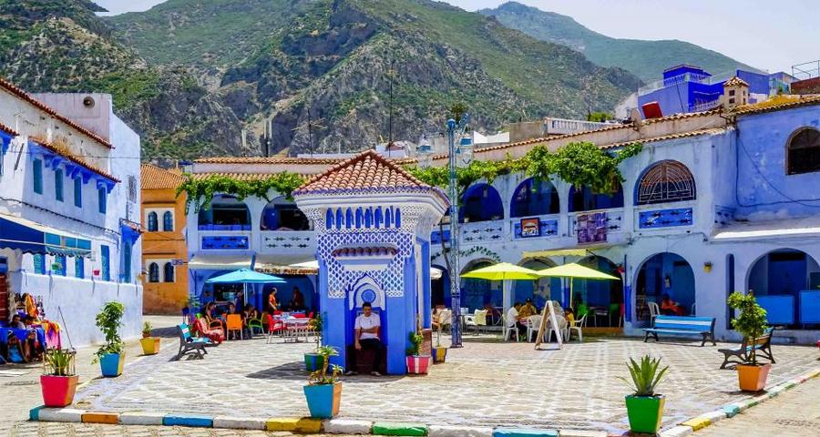 الزوار يفترشون الأرض بشفشاون بسبب أزمة الإيواء