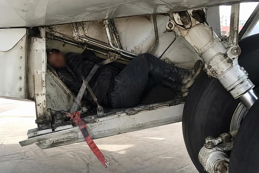 تحقيق بريطاني في العثور على جثة بطائرة قادمة من طنجة