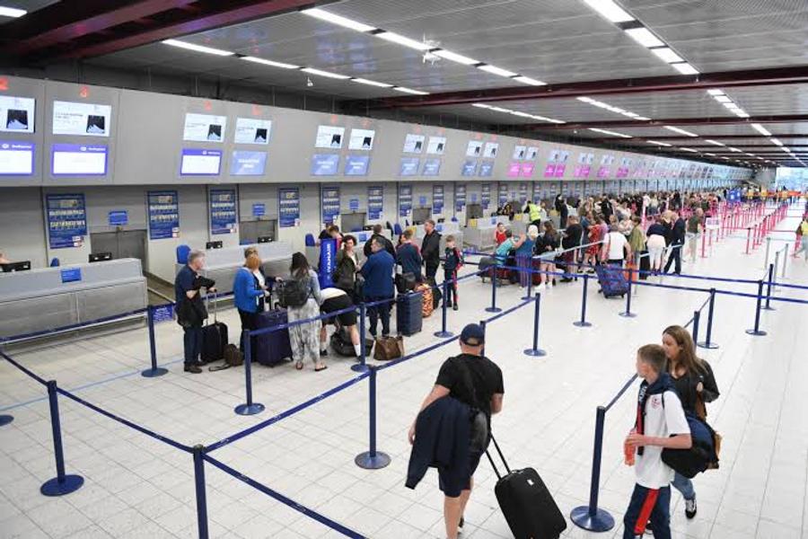 Aéroports britanniques : une cyberattaque compromet les données de millions de voyageurs