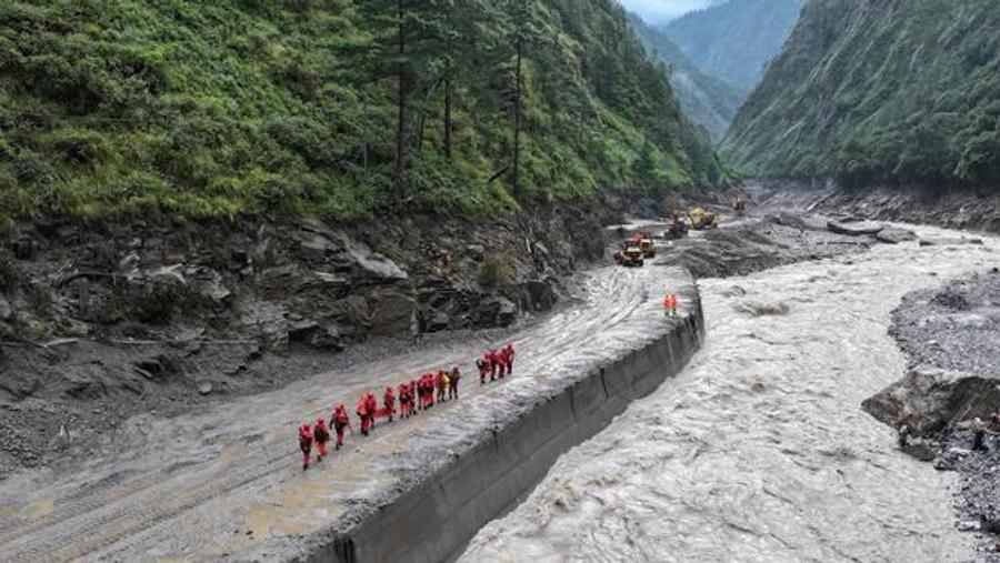 Nepal ve Tibet'te Sel: Yeni Bir Tehdit Kurtarma Operasyonlarını Durdurdu