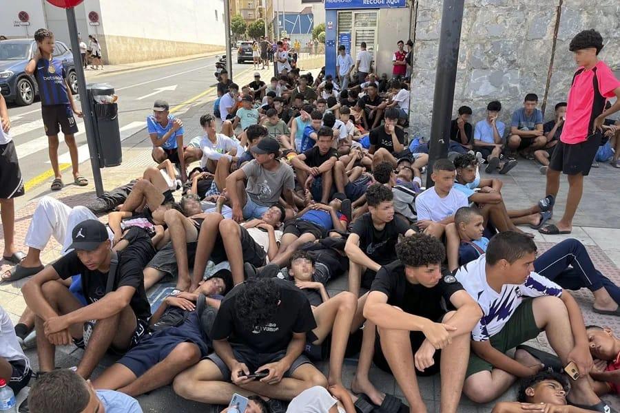 مدريد تضخ 25 مليون يورو لرعاية قاصري موجة الهجرة إلى سبتة