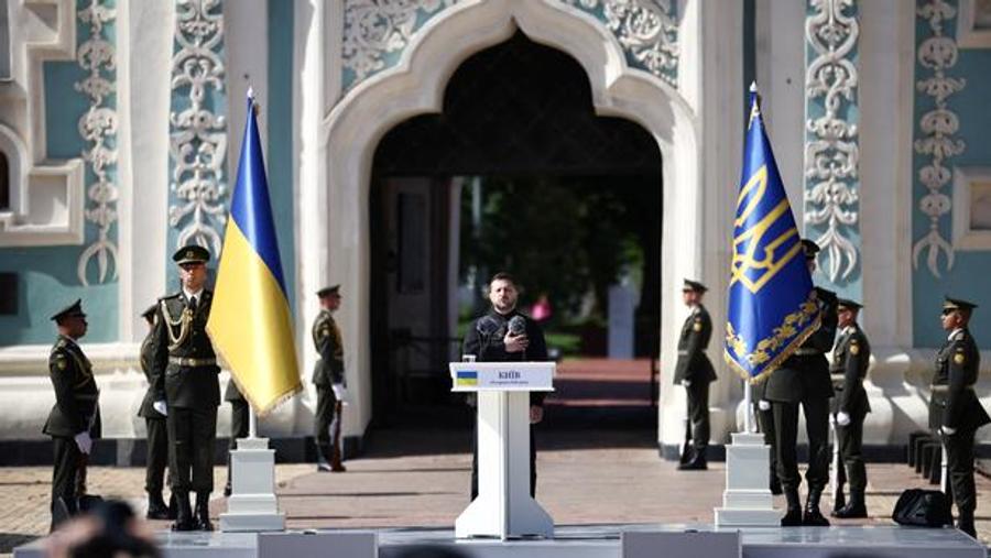 War in Ukraine: Zelensky Visits Troops at the Frontline