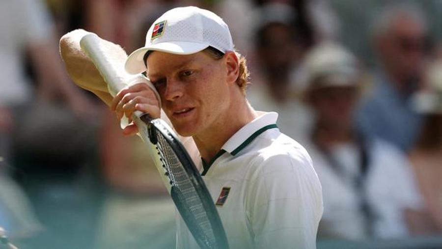 Tennis : Jannik Sinner pourrait revenir rapidement après une blessure au genou