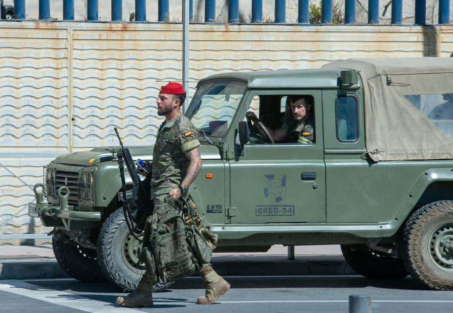 ترحيل 11 مهاجرا مغربيا من سبتة بسبب الهجوم على دورية عسكرية