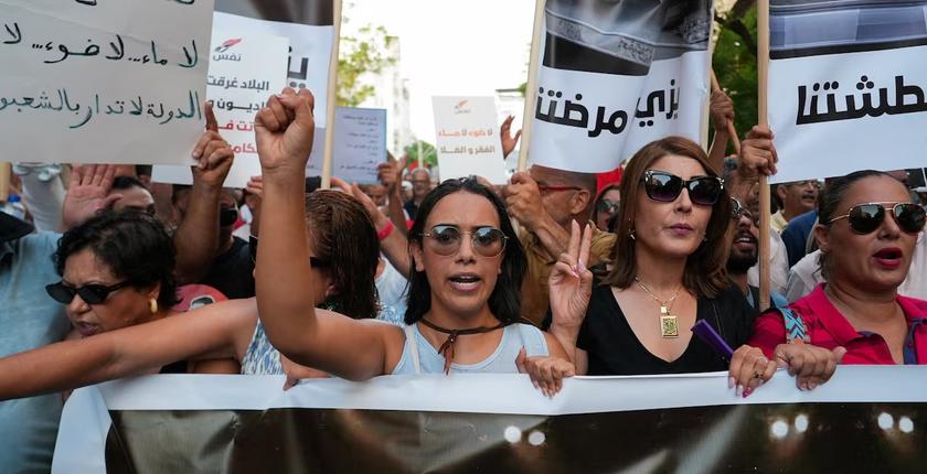 تونسيون يحتجون من جديد ضد الرئيس قيس سعيد