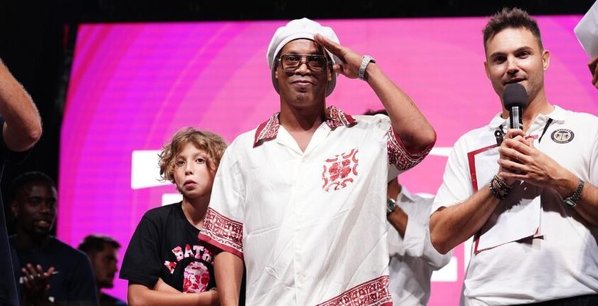 Ronaldinho regresa al fútbol a los 46 años con la mira en su gol 300 de carrera