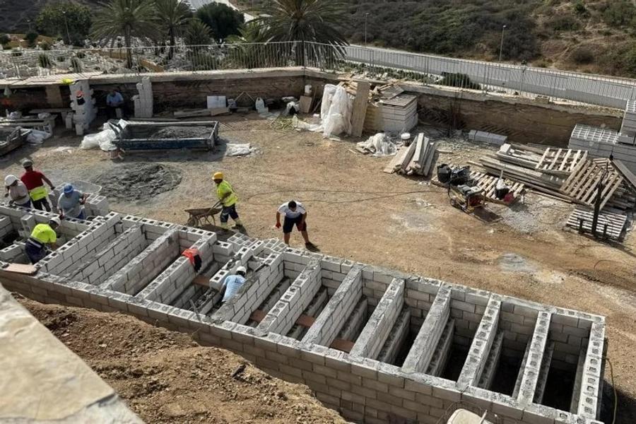 مطالب حقوقية بوقف دفن جثامين المهاجرين في سبتة