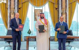 Trump welcomes Saudi Arabia, Turkey and Pakistan defense pact as Middle East strengthens security ties
