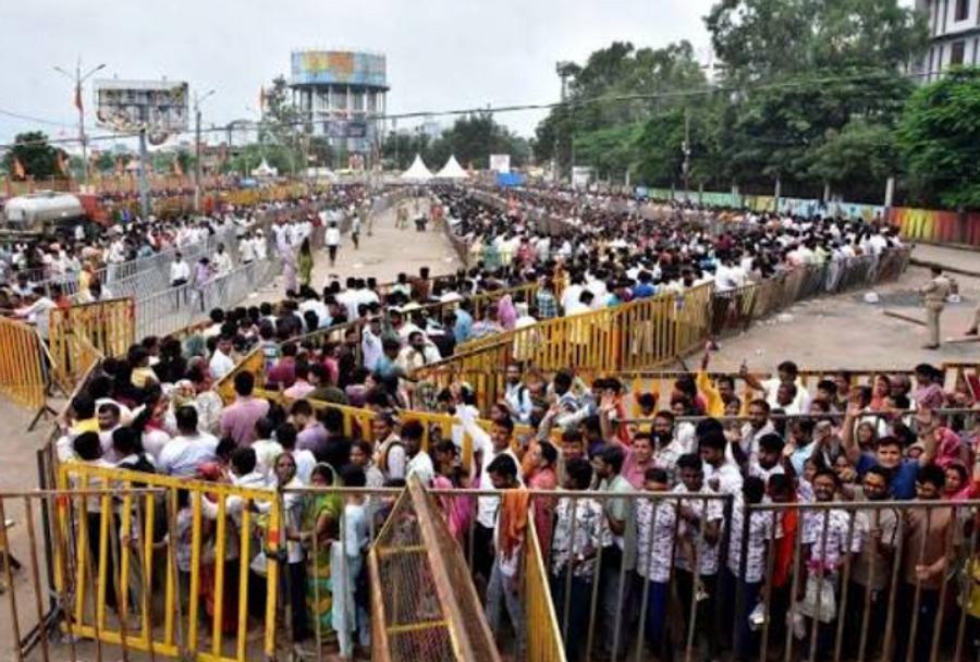 India: 15 people killed in fire and stampede during religious observances