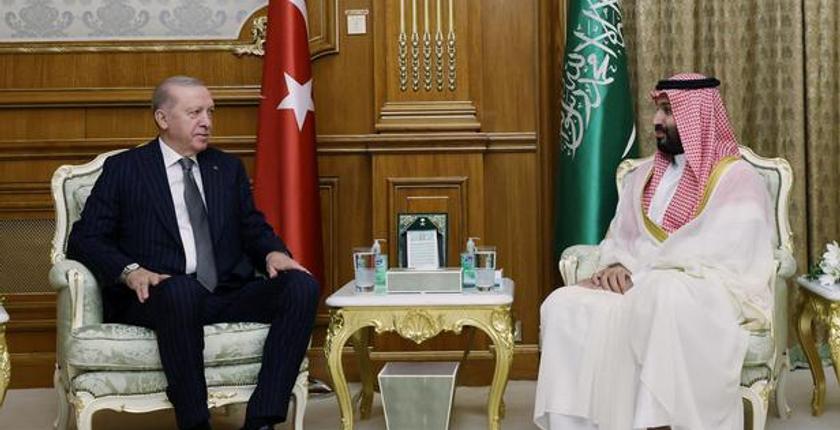 Arábia Saudita, Paquistão e Turquia assinam pacto de defesa conjunta em meio a tensões regionais