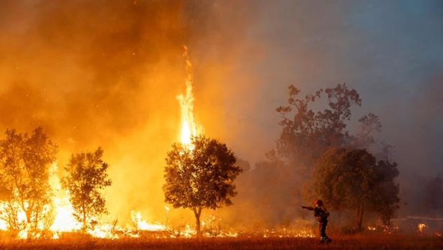 Incendio in Spagna si estende per oltre 4.000 ettari a Huelva