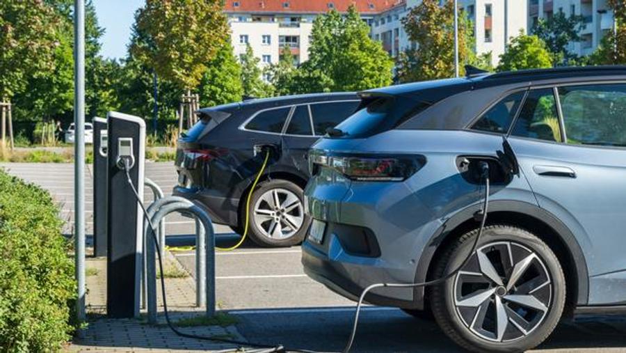 France introduces new energy-efficiency incentive for used electric cars