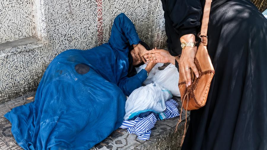 وضع سيدة مولودها أمام مركز صحي بالحسيمة يفجر موجة غضب