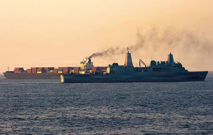 États-Unis-Iran : un navire panaméen visé par des missiles dans le golfe d’Oman