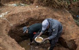 Güney Afrika'da terkedilmiş maden çökmesi 14 kaçak madencinin ölümüne yol açtı