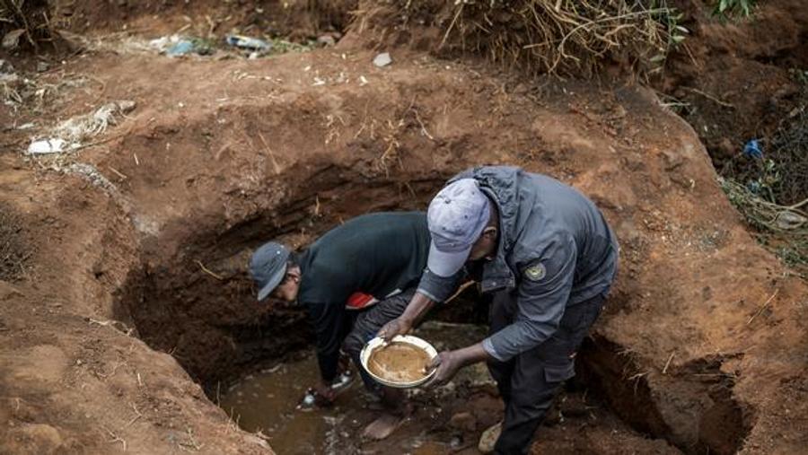 Mine-inzinking in Zuid-Afrika eist 14 doden onder illegale mijnwerkers nabij Rustenburg