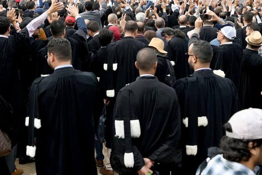 مشروع قانون المحاماة يعلق إلى أجل غير مسمى
