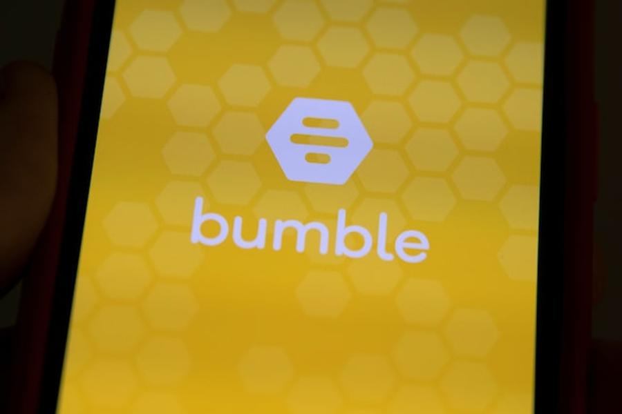 Bumble elimina la regla de mensajes prioritarios para mujeres mientras las aplicaciones de citas luchan por revitalizar el compromiso de los usuarios