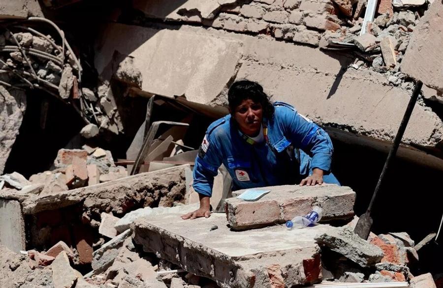 Colombia earthquake leaves hundreds trapped as death toll rises