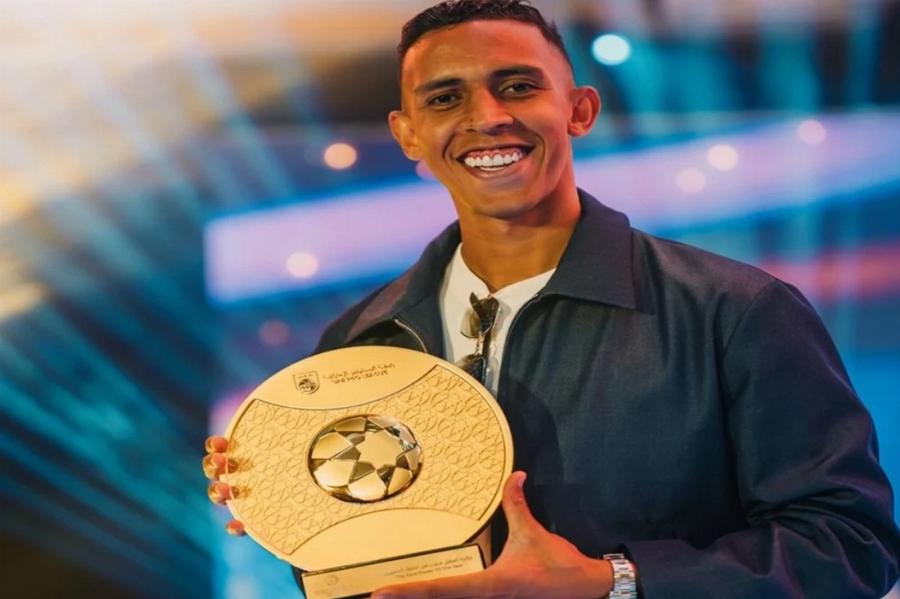 Soufiane Rahimi sacré meilleur joueur de l’UAE Pro League et confirme son ascension