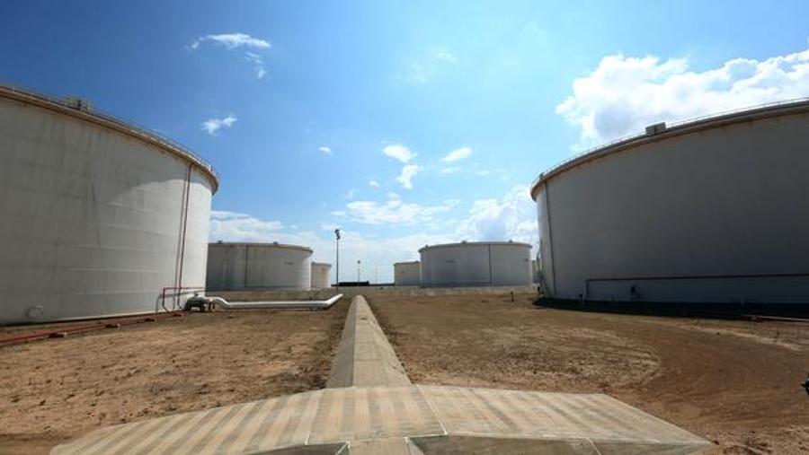 利比亚燃油罐在对关键石油基础设施的最新袭击中被摧毁