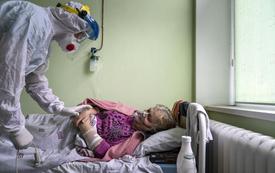 Covid-19 : le BMJ maintient une alerte sur une étude controversée consacrée à la surmortalité