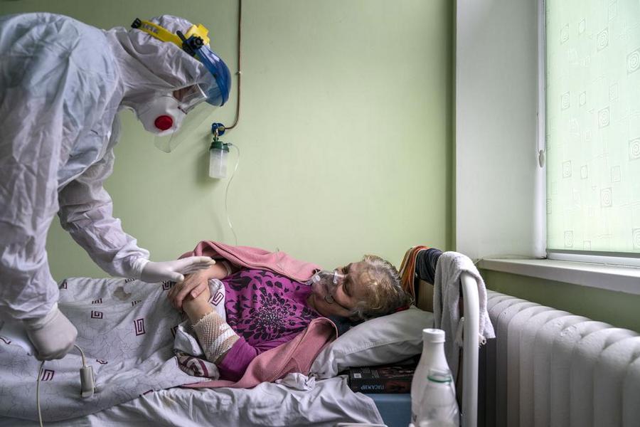 Covid-19 : le BMJ maintient une alerte sur une étude controversée consacrée à la surmortalité