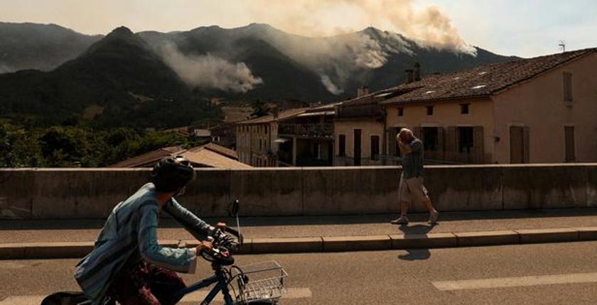 Los incendios en Francia obligan a evacuaciones en Lozère mientras las llamas queman 370 hectáreas en Drôme