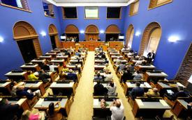 Estonia government loses parliamentary majority after two MPs defect