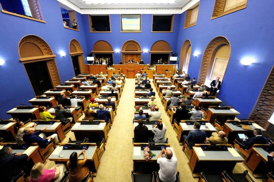 Estonia verliest parlementaire meerderheid na vertrek van twee parlementsleden