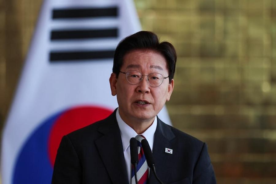 韩国李总统呼吁在2028年前迁移光州空军基地以加快芯片中心发展