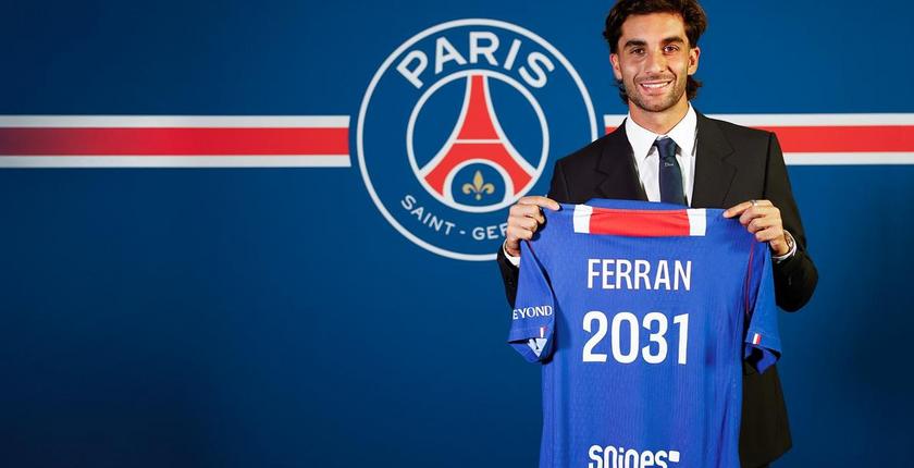 PSG : Ferran Torres débarque à Paris après son sacre mondial avec l’Espagne