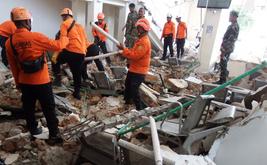 Indonésie : un séisme de magnitude 7,7 fait au moins 20 morts et déclenche une alerte au tsunami