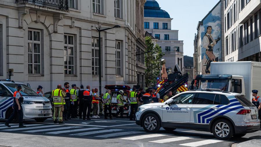 Bruxelles : un pompier meurt dans une explosion de gaz, trois blessés graves