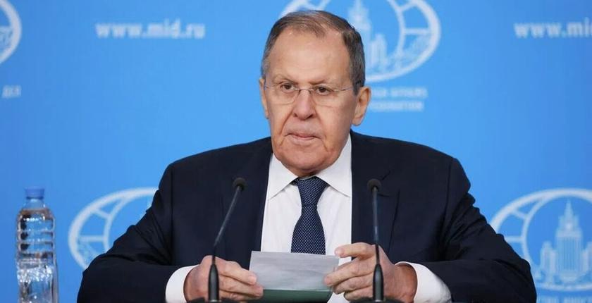 Lavrov hebt Humor als essentielle Eigenschaft für Diplomaten hervor