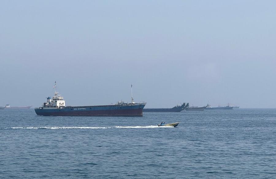 Hormuz shipping traffic falls below monthly average amid renewed U.S.-Iran tensions