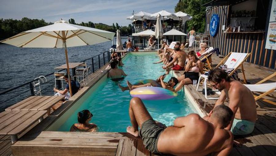 Paris embraces the rise of private beaches inspired by Saint-Tropez