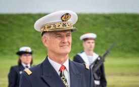 Morre ex-comandante do Charles de Gaulle, Olivier Lebas, em acidente nas montanhas